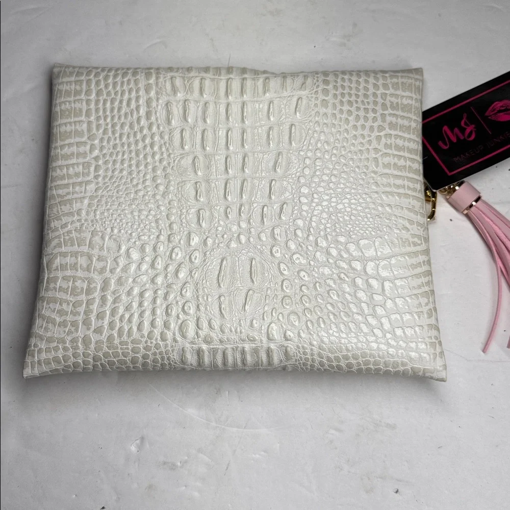 Makeup Junkie Bags White Crocodile Embossed Cosmetic Bag oink tassel NWT Travel - Picture 4 of 9